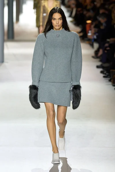 Look 25